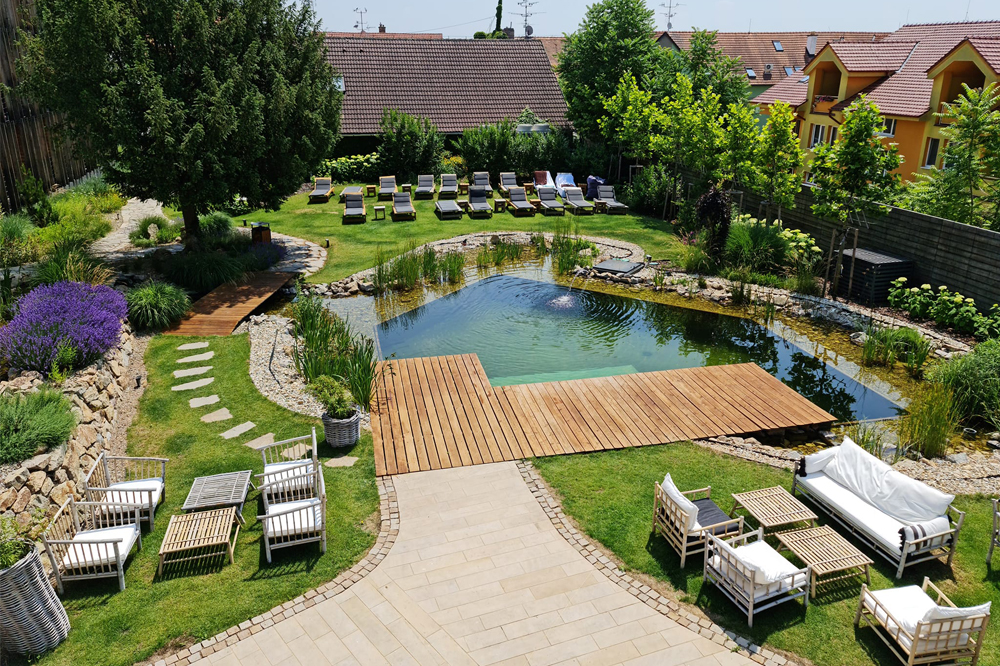 Jezírka okrasná, koupací i s bazénovou vodou